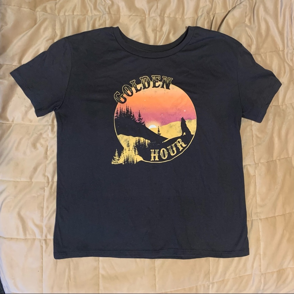Dark Gray Wolf Design T shirt